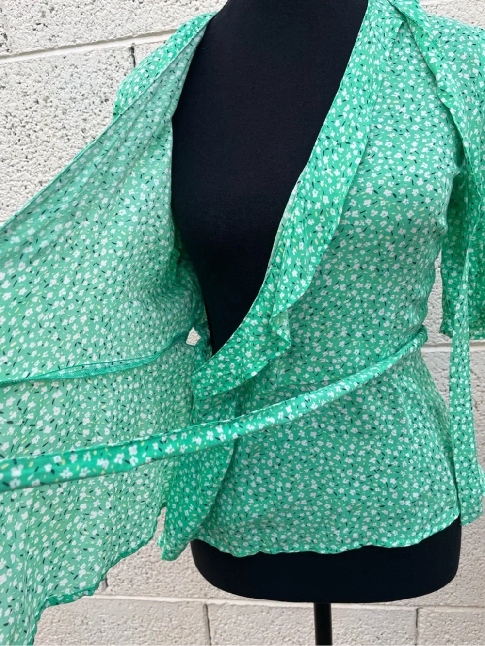 Green Floral Wrap Top Cottagecore Prairie Trad Wife Blouse Ruffle Trim Small GUC